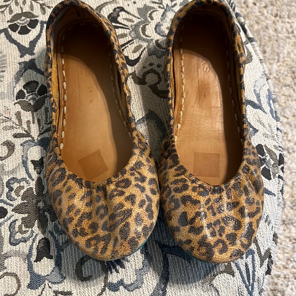 Size 11 leopard print Tieks